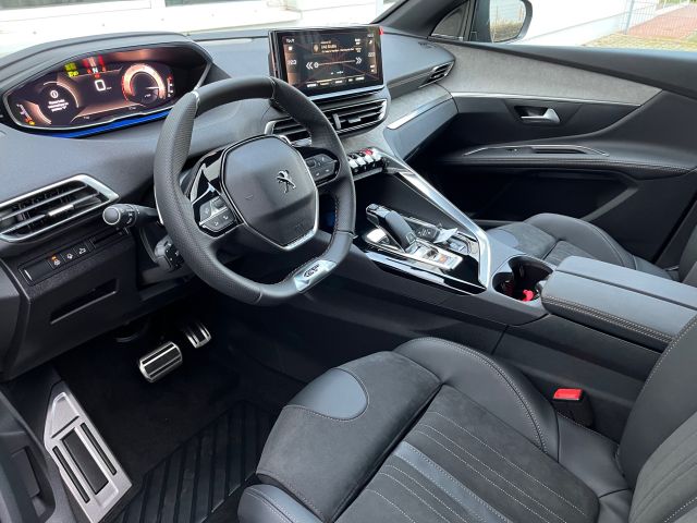 5008 BlueHDi 180 EAT8 GT Pack (M)