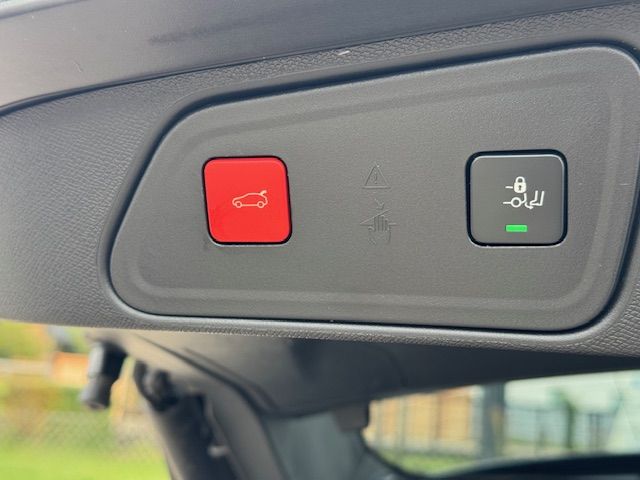 3008 Hybrid4 300 e-EAT8 GT Pack