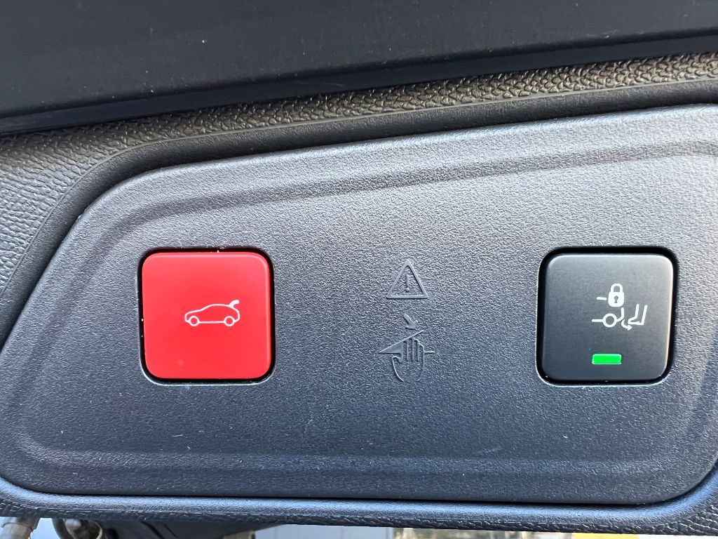 3008 Hybrid 225 e-EAT8 GT