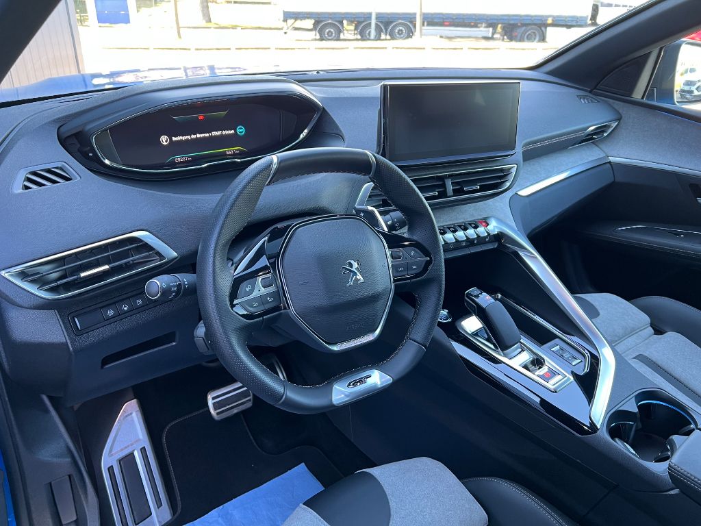 3008 Hybrid 225 e-EAT8 GT