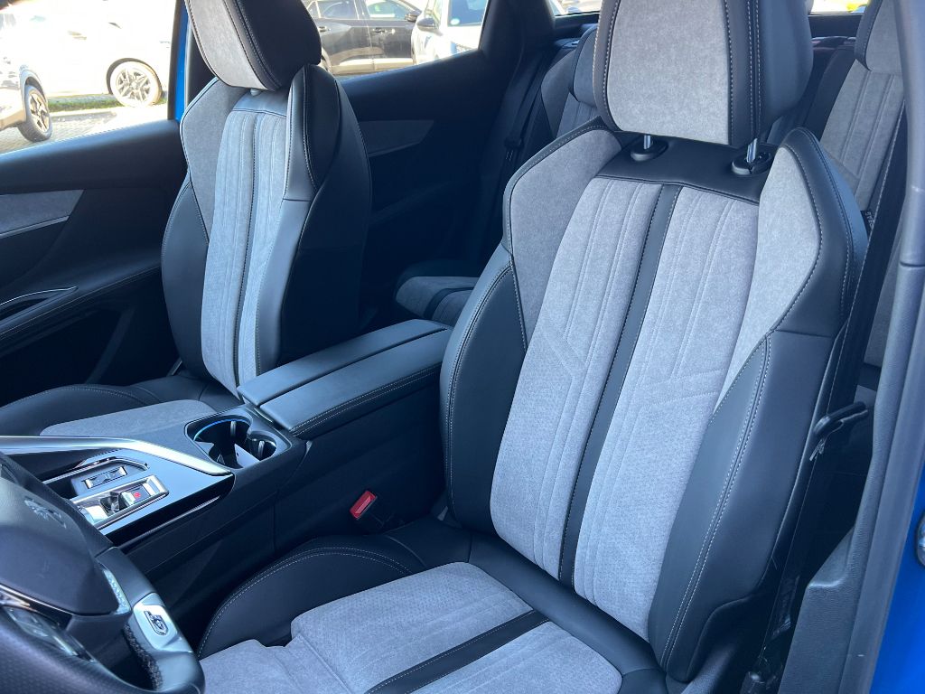 3008 Hybrid 225 e-EAT8 GT