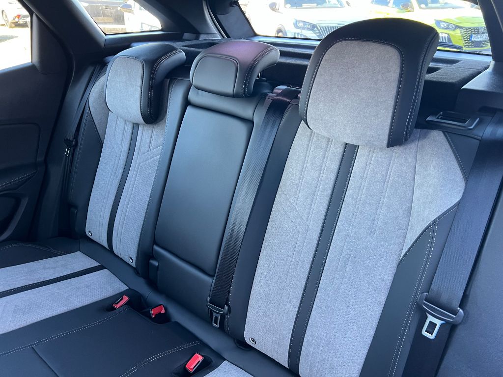 3008 Hybrid 225 e-EAT8 GT