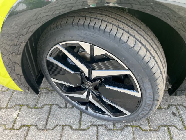 208 Hybrid 136 e-DSC6 GT (U)