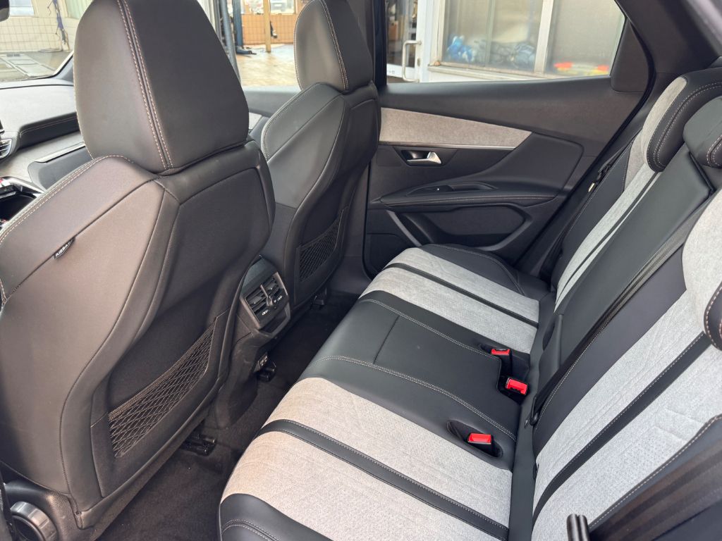 3008 Hybrid 225 e-EAT8 GT