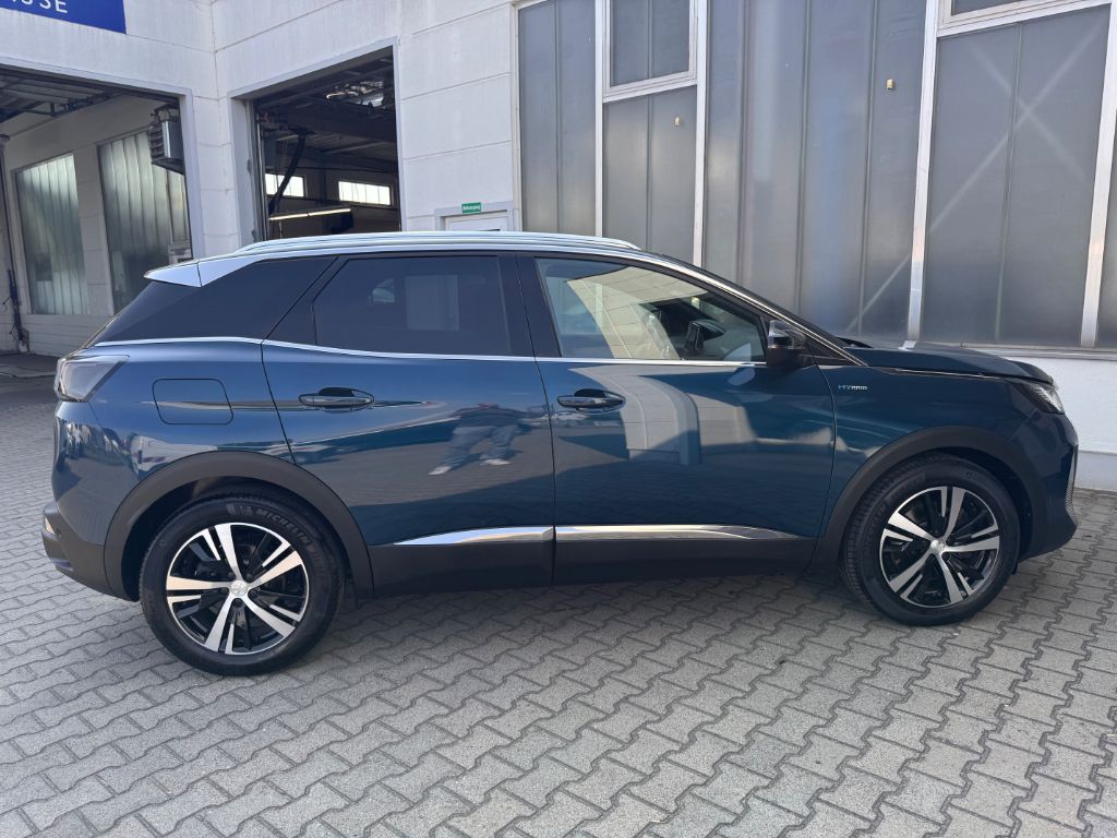 3008 Hybrid 225 e-EAT8 GT
