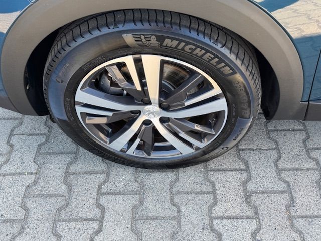 3008 Hybrid 225 e-EAT8 Roadtrip