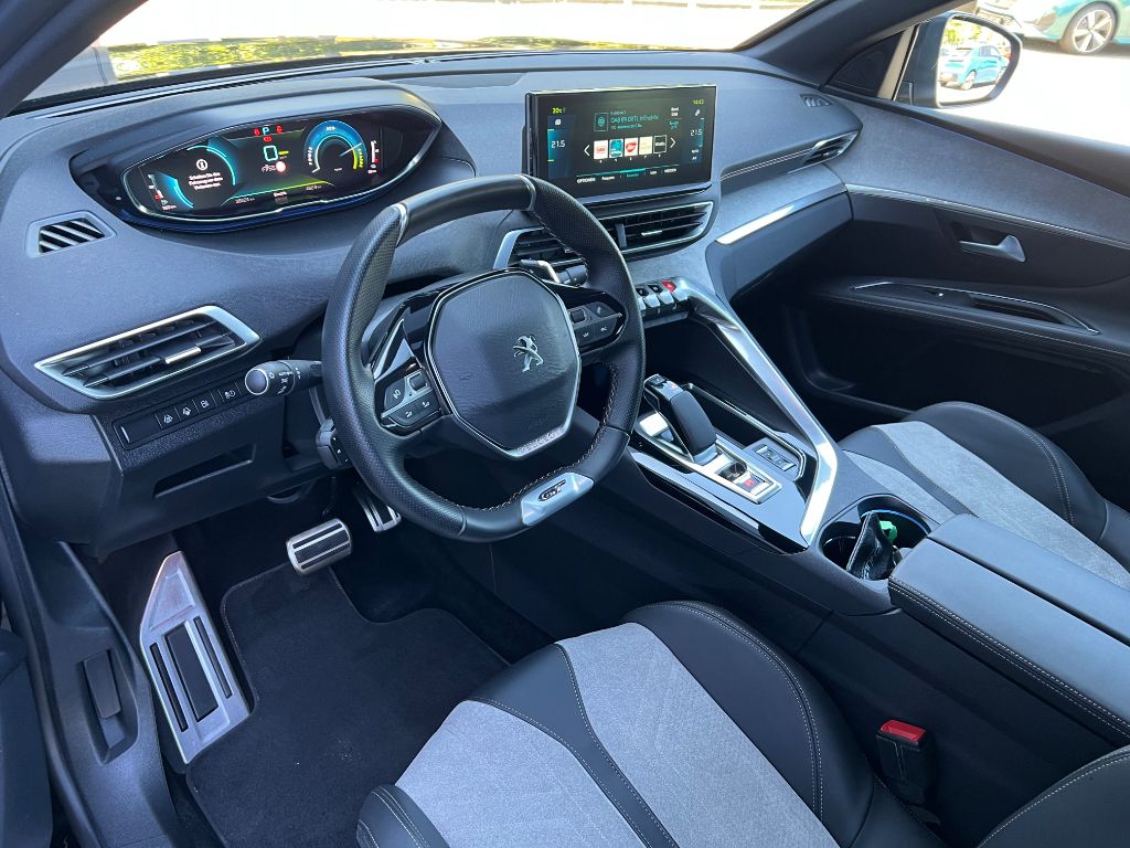 3008 Hybrid 225 e-EAT8 GT