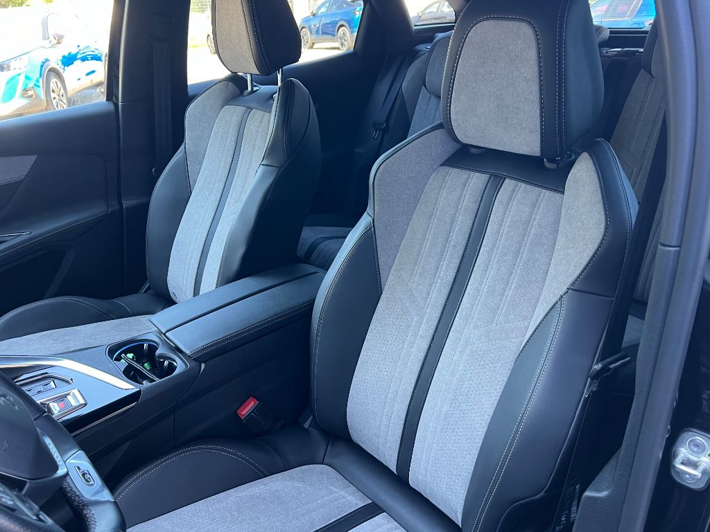 3008 Hybrid 225 e-EAT8 GT