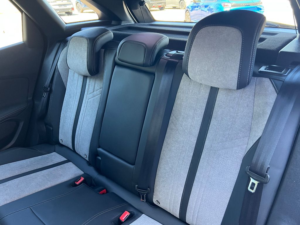 3008 Hybrid 225 e-EAT8 GT