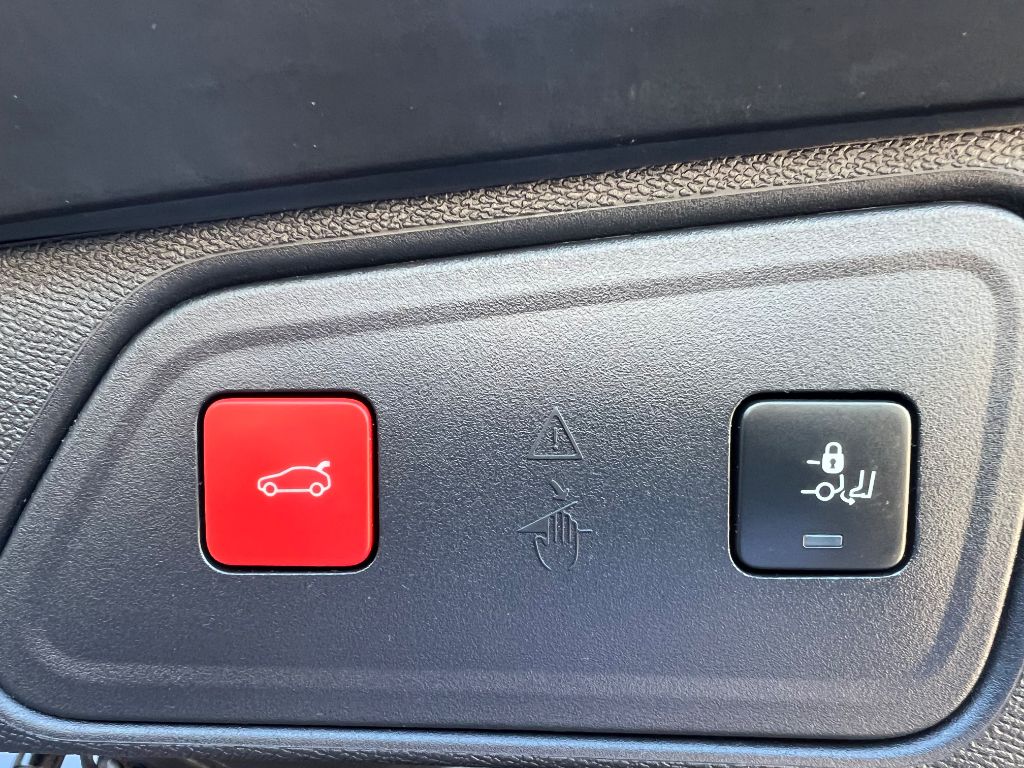 3008 Hybrid 225 e-EAT8 GT