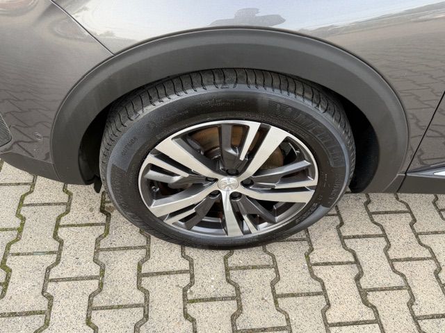 3008 Hybrid 225 e-EAT8 Allure