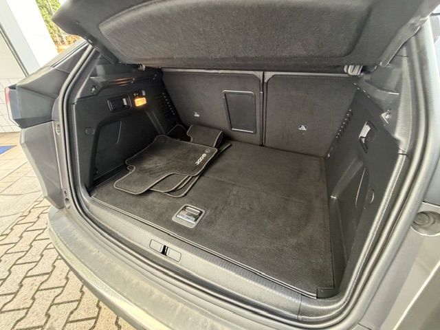 3008 Hybrid 225 e-EAT8 Allure