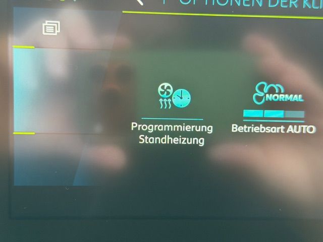 3008 Hybrid 225 e-EAT8 Allure