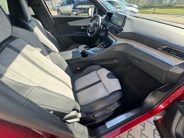 3008 Hybrid 225 e-EAT8 GT