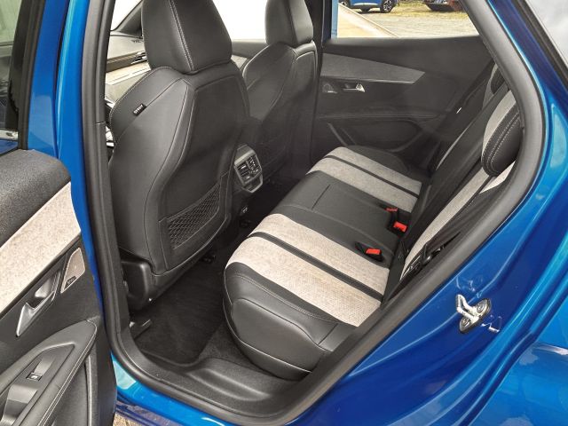 3008 Hybrid4 300 e-EAT8 GT Pack