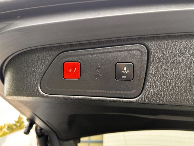 3008 Hybrid4 300 e-EAT8 GT Pack