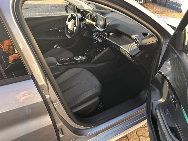 208 PureTech 100 EAT8 Allure Pack