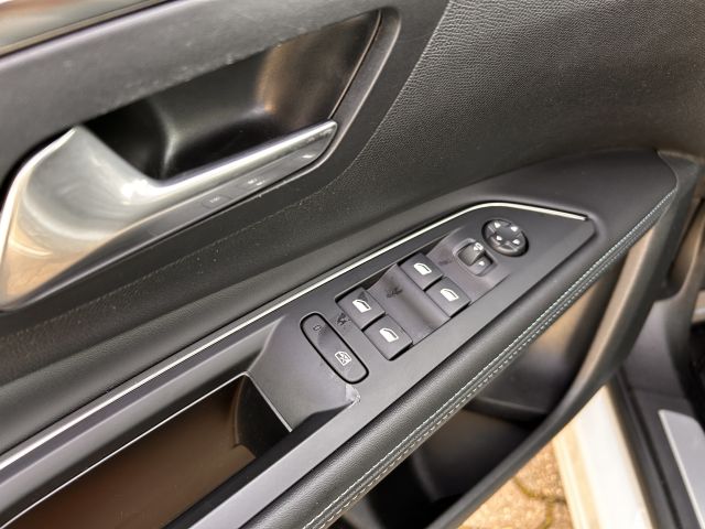 5008 BlueHDi 180 EAT8 Crossway