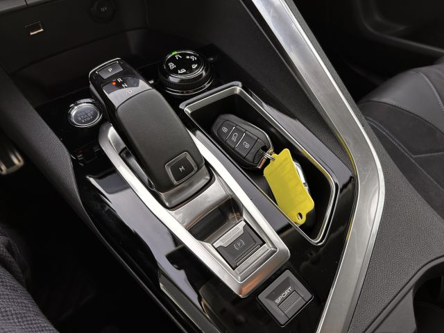 5008 BlueHDi 180 EAT8 Crossway