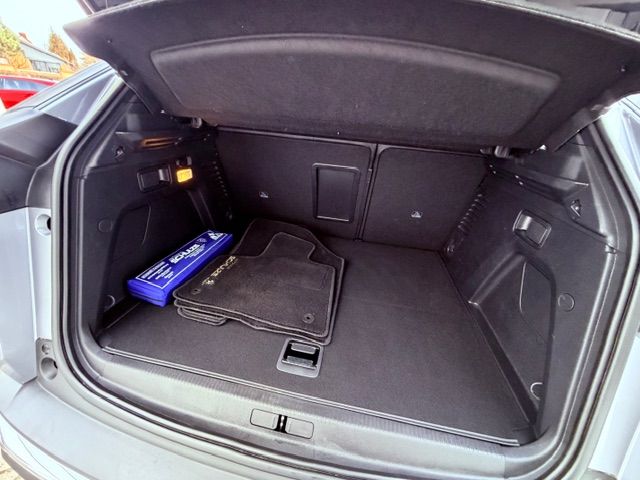 3008 Hybrid 225 e-EAT8 Allure