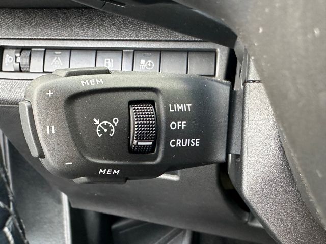 3008 Hybrid 225 e-EAT8 Allure Pack