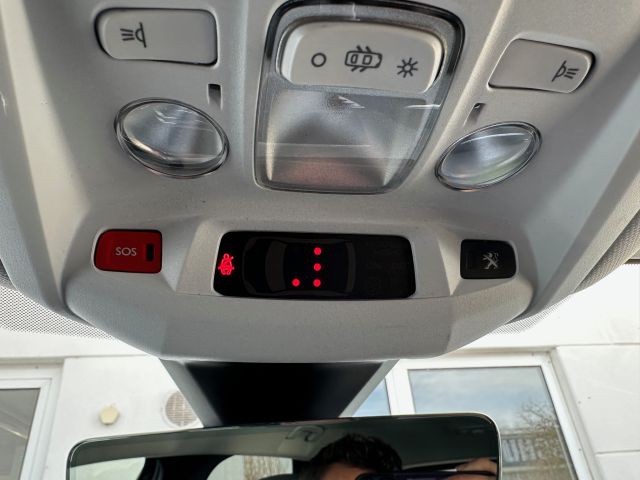 3008 Hybrid 225 e-EAT8 Allure Pack