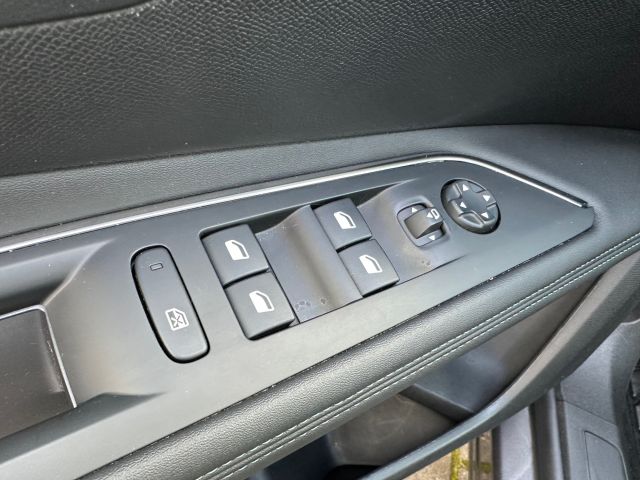 3008 Hybrid 225 e-EAT8 Allure Pack