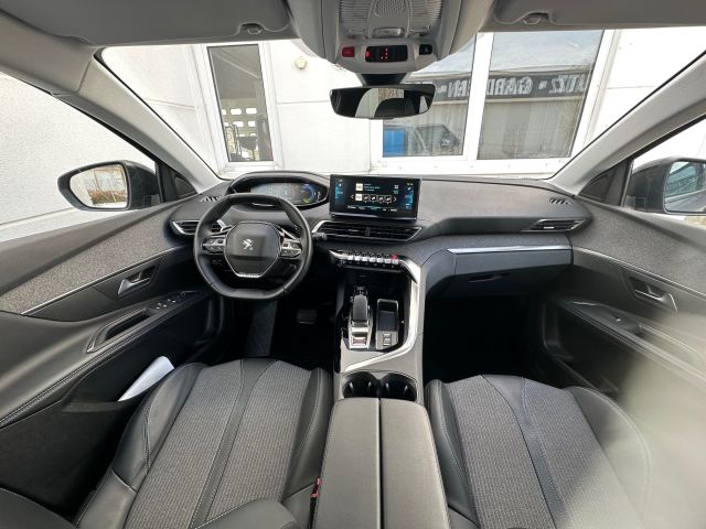 3008 Hybrid 225 e-EAT8 Allure Pack