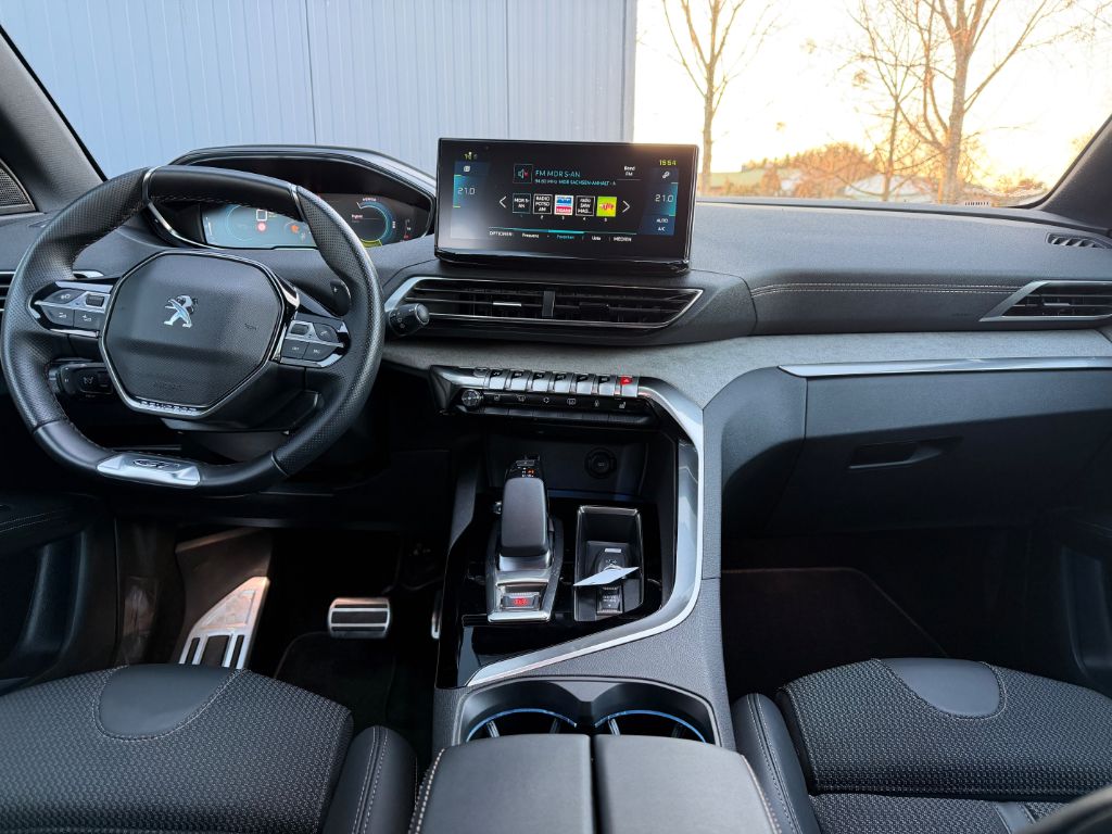 3008 Hybrid 225 e-EAT8 GT