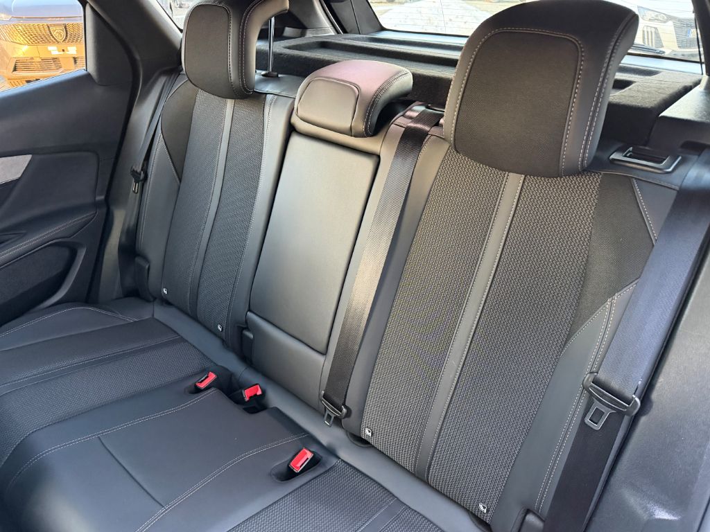 3008 Hybrid 225 e-EAT8 GT