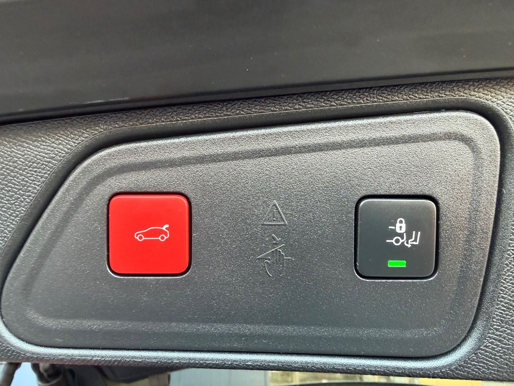 3008 Hybrid 225 e-EAT8 GT