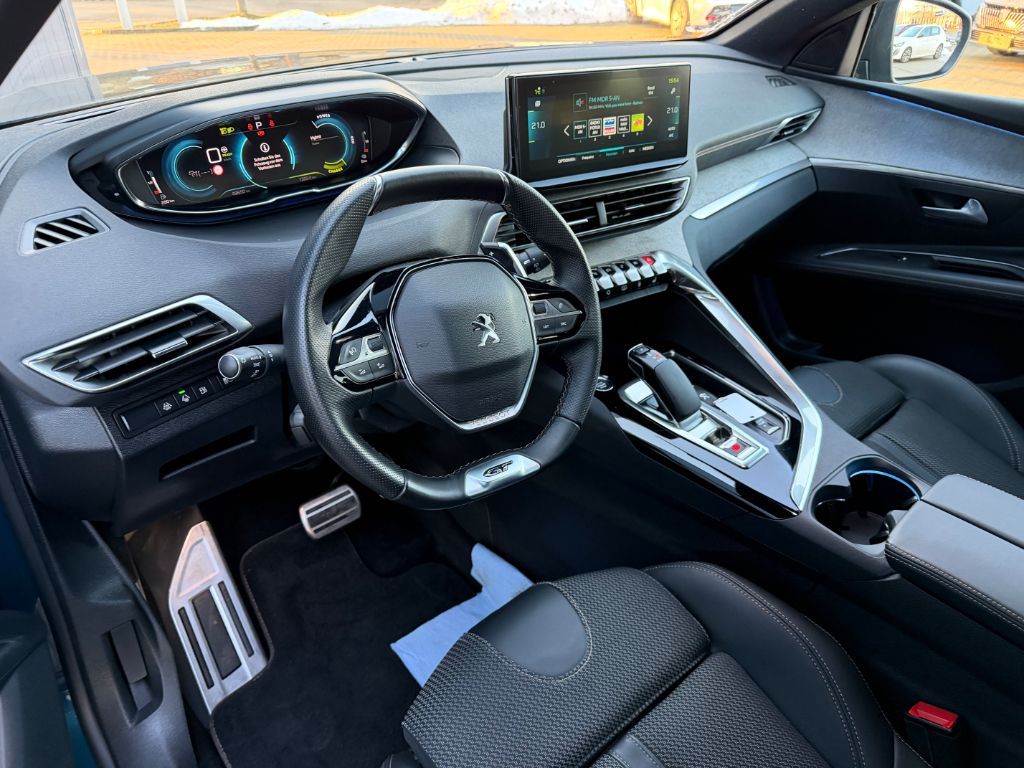 3008 Hybrid 225 e-EAT8 GT