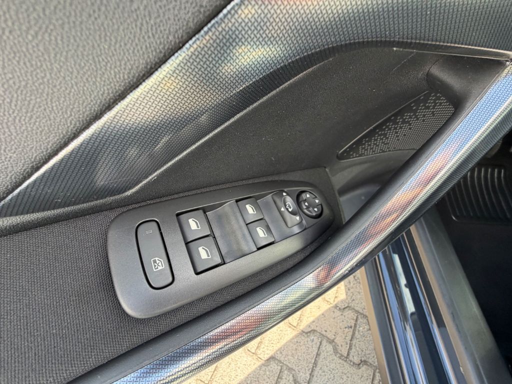 2008 PureTech 82 Allure